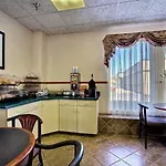 Days Inn & Suites By Wyndham Mt Pleasant 