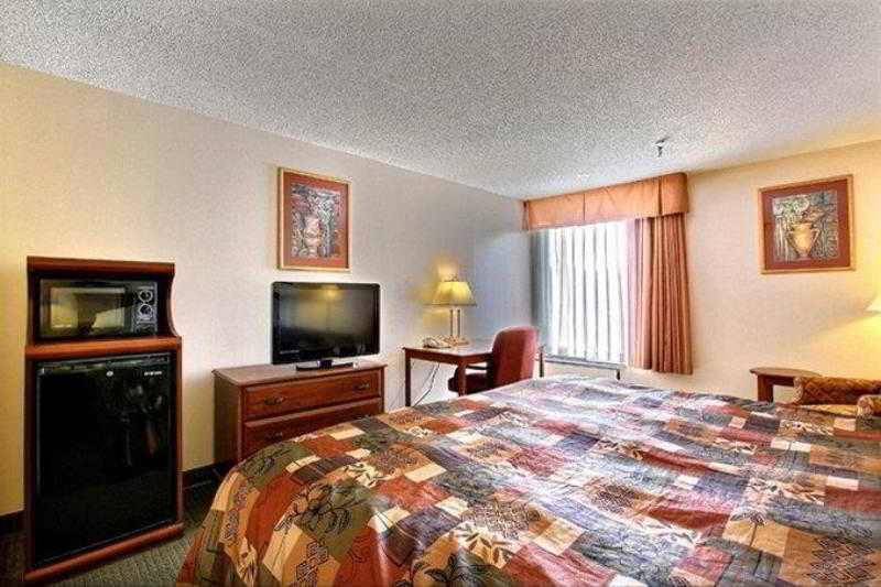 Days & By Wyndham Mt Pleasant Hotel 2*