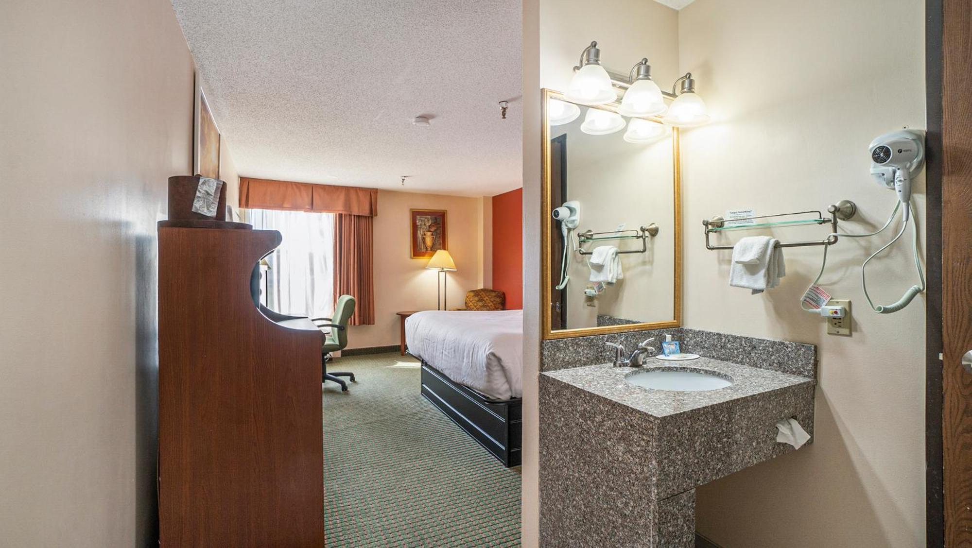 Days & By Wyndham Mt Pleasant Hotel 2*