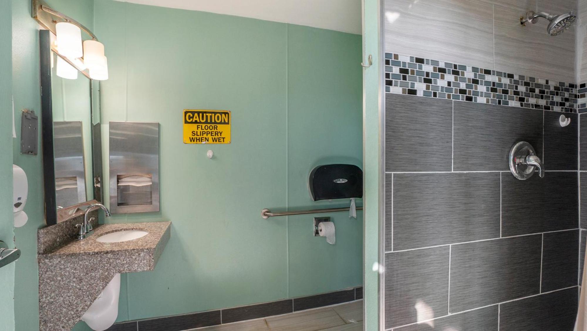 Hotel Days & By Wyndham Mt Pleasant 2*