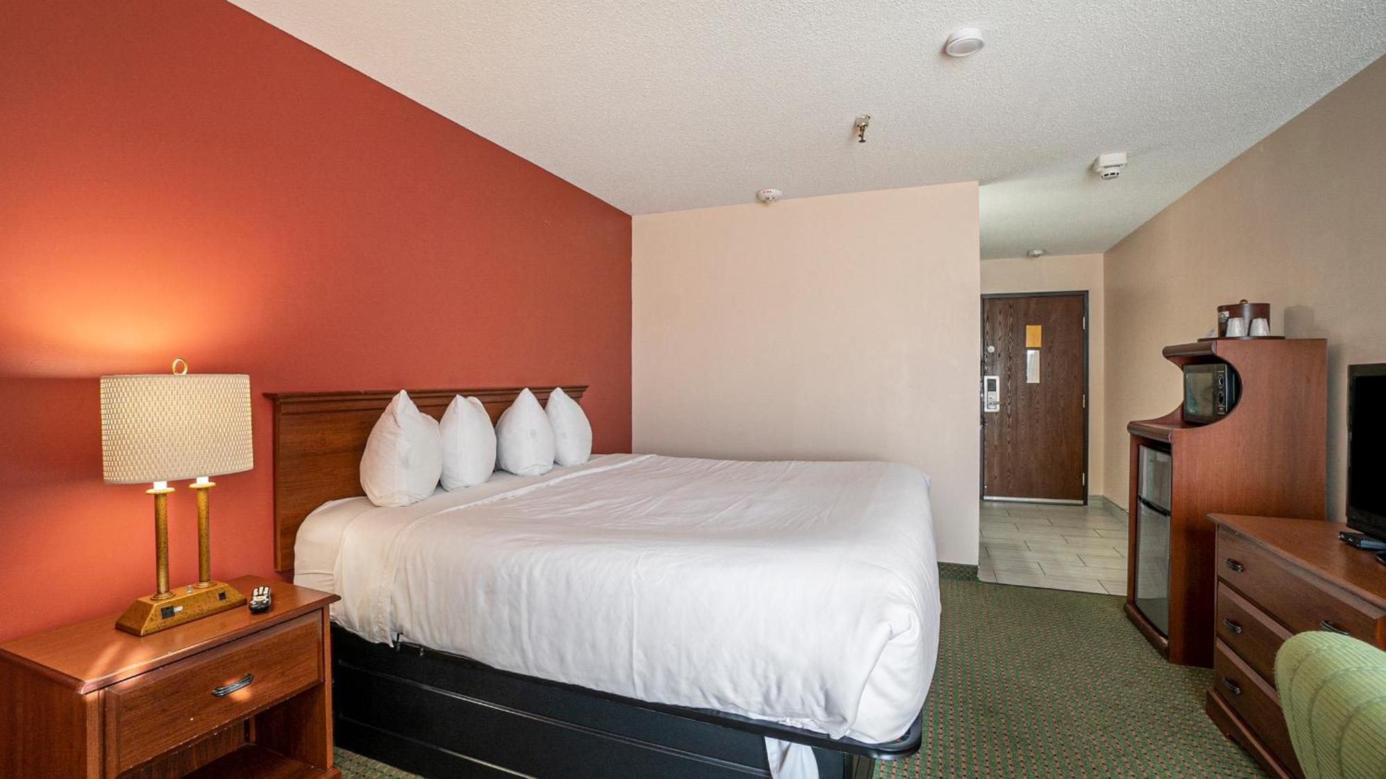 Days & By Wyndham Mt Pleasant 2*