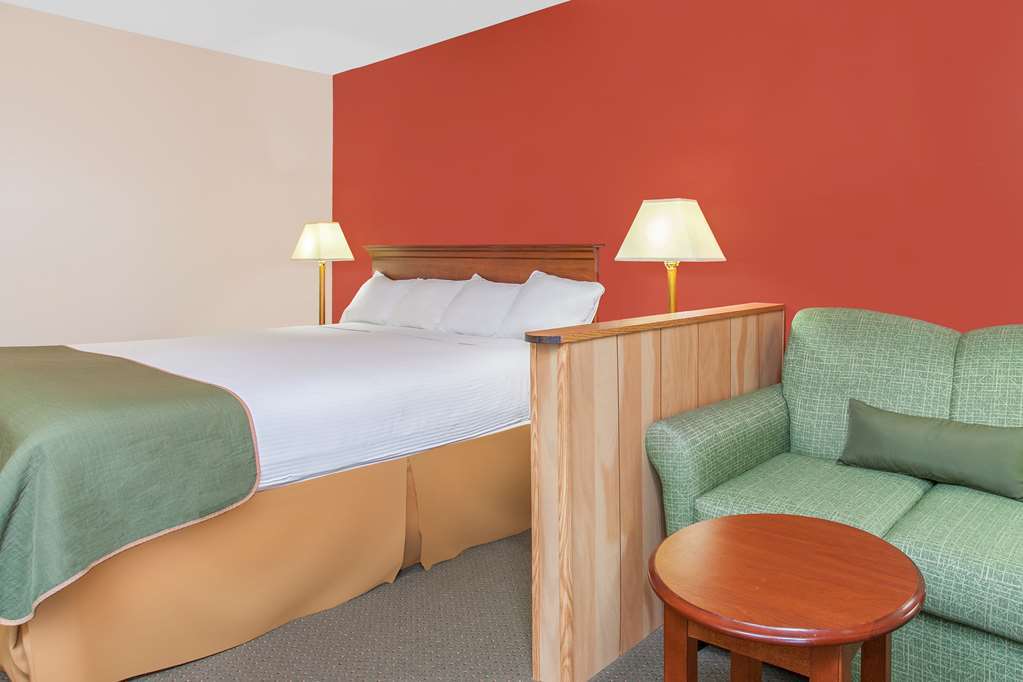Days & By Wyndham Mt Pleasant Hotel Mount Pleasant