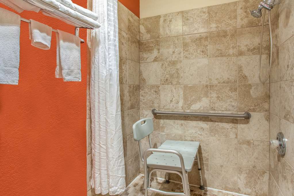 Days & By Wyndham Mt Pleasant 2*