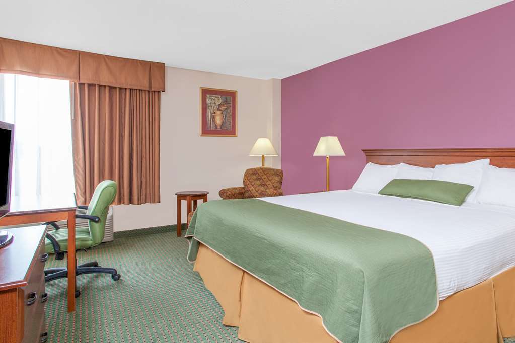 Days & By Wyndham Mt Pleasant Hotel