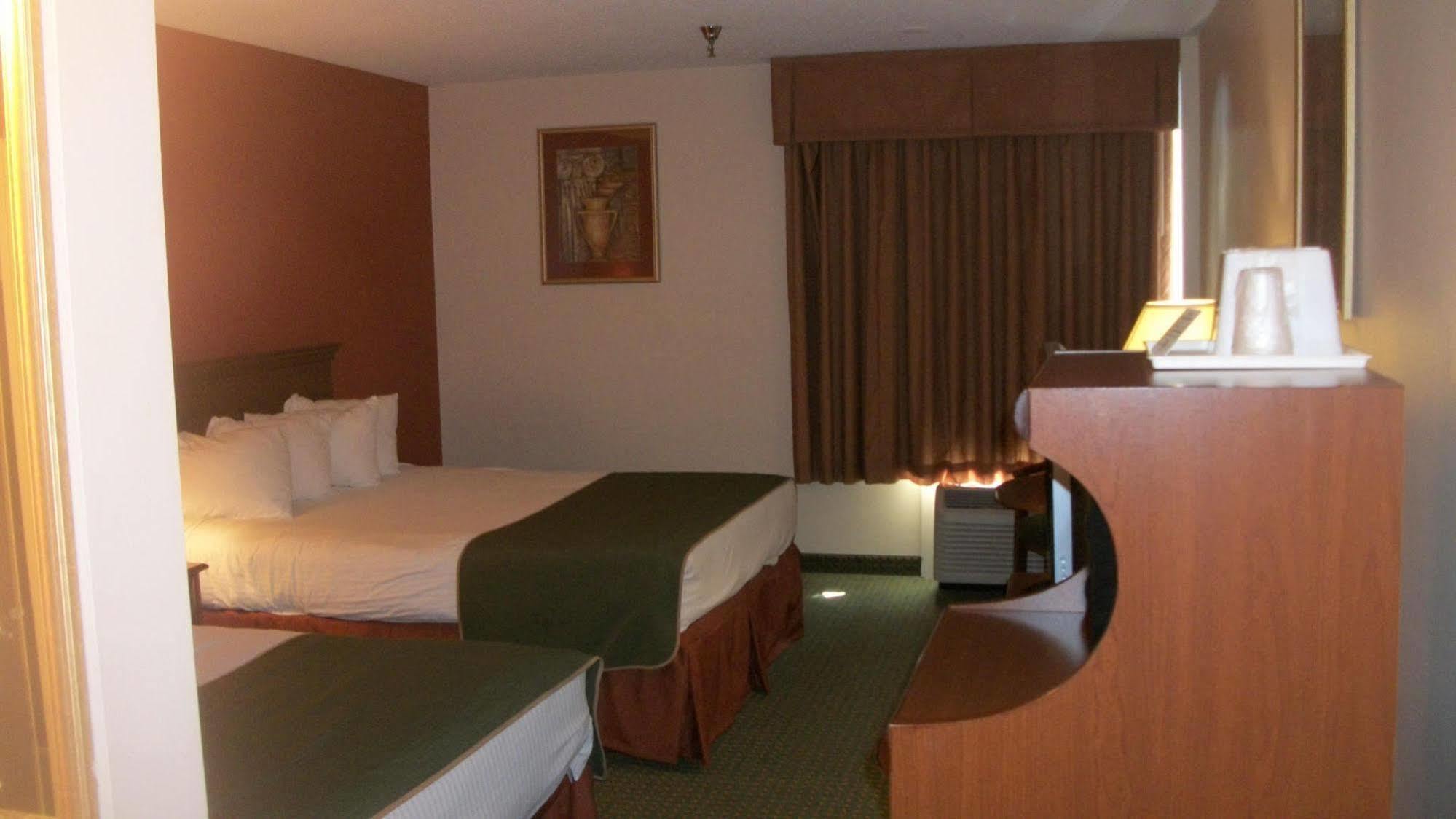 Hotel Days & By Wyndham Mt Pleasant 2*